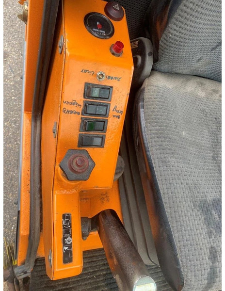 Nilfisk MFH2200 SWEEPER MFH 2200 CLEANER - Mașină de măturat industrială: Foto 5 Nilfisk MFH2200 SWEEPER MFH 2200 CLEANER - Mașină de măturat industrială: Foto 5