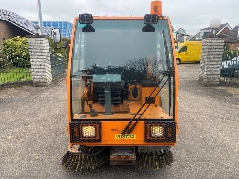 Nilfisk MFH2200 SWEEPER MFH 2200 CLEANER - Mașină de măturat industrială: Foto 2 Nilfisk MFH2200 SWEEPER MFH 2200 CLEANER - Mașină de măturat industrială: Foto 2
