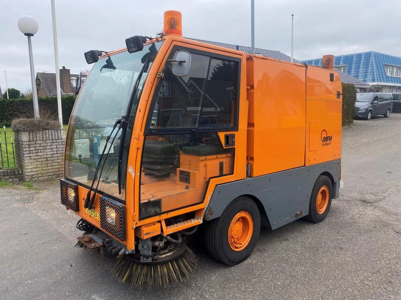 Nilfisk MFH2200 SWEEPER MFH 2200 CLEANER - Mașină de măturat industrială: Foto 1 Nilfisk MFH2200 SWEEPER MFH 2200 CLEANER - Mașină de măturat industrială: Foto 1