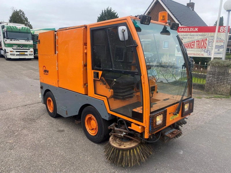 Nilfisk MFH2200 SWEEPER MFH 2200 CLEANER - Mașină de măturat industrială: Foto 3 Nilfisk MFH2200 SWEEPER MFH 2200 CLEANER - Mașină de măturat industrială: Foto 3