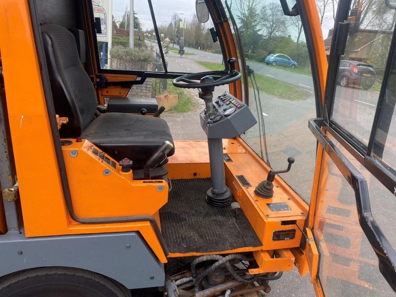 Nilfisk MFH2200 SWEEPER MFH 2200 CLEANER - Mașină de măturat industrială: Foto 4 Nilfisk MFH2200 SWEEPER MFH 2200 CLEANER - Mașină de măturat industrială: Foto 4