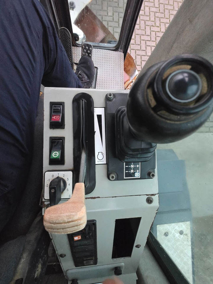 Autogreder New Holland F106.6: Foto 17