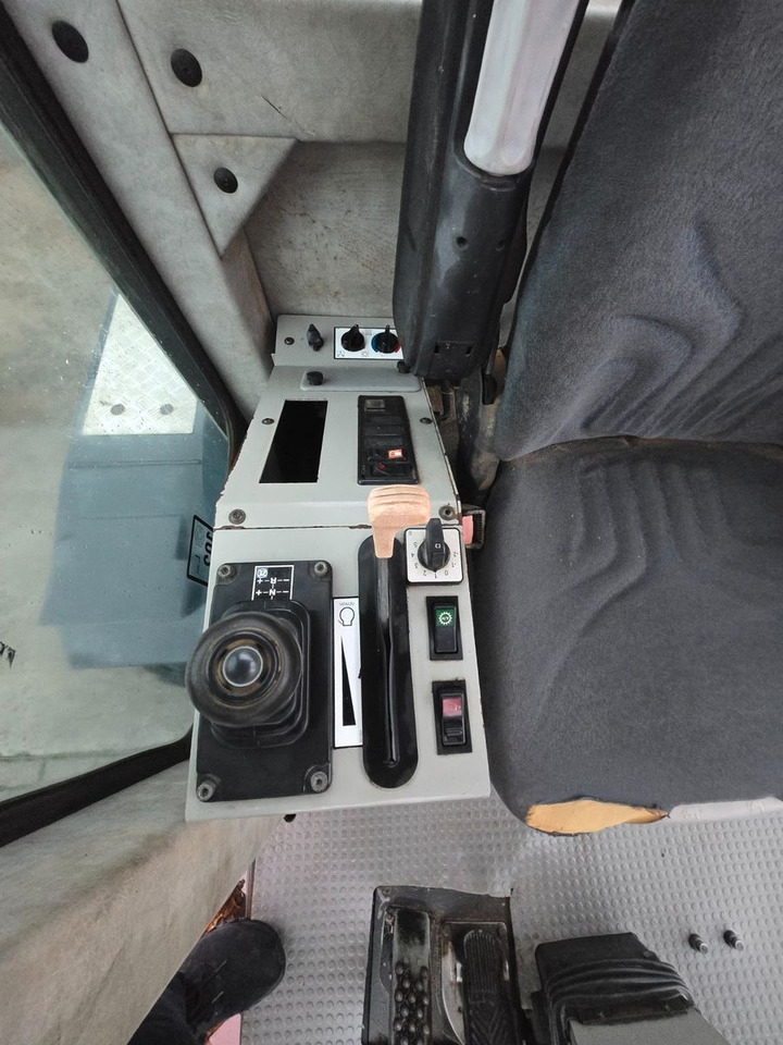 Autogreder New Holland F106.6: Foto 14