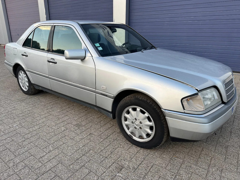 Mercedes-Benz C-Klasse **C180-PETROL-AC** - Berlină/ Sedan: Foto 3 Mercedes-Benz C-Klasse **C180-PETROL-AC** - Berlină/ Sedan: Foto 3