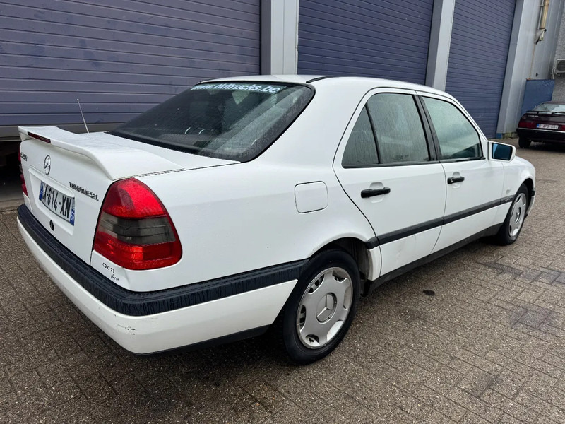 Mercedes-Benz C-Klasse **C250DIESEL** - Berlină/ Sedan: Foto 4 Mercedes-Benz C-Klasse **C250DIESEL** - Berlină/ Sedan: Foto 4