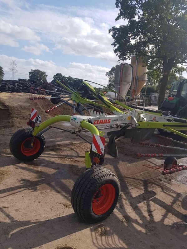 CLAAS Liner 2800 - Maşină de întors fânul: Foto 4 CLAAS Liner 2800 - Maşină de întors fânul: Foto 4