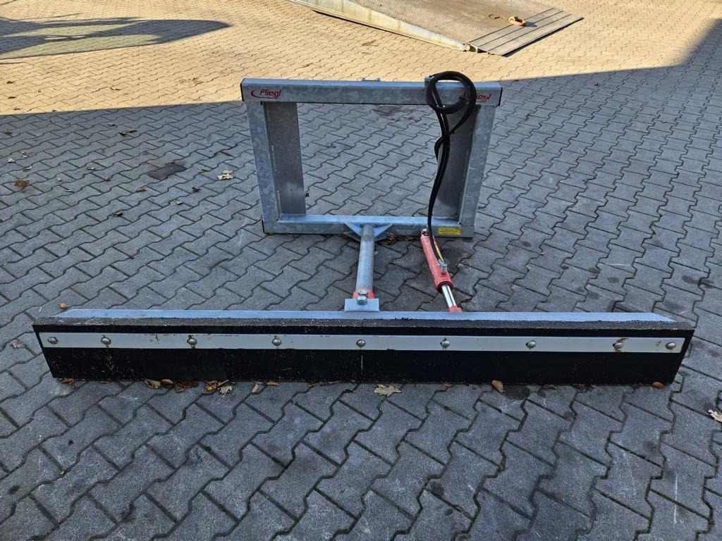 Fliegl Gummi-Schiebeschild - Încarcator frontal pentru tractor: Foto 1 Fliegl Gummi-Schiebeschild - Încarcator frontal pentru tractor: Foto 1