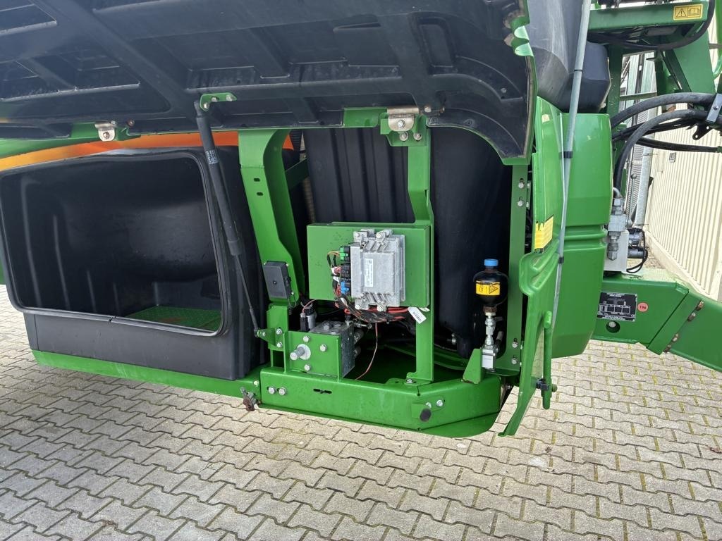John Deere R944I POWRSPRAY - Maşină de erbicidat: Foto 4 John Deere R944I POWRSPRAY - Maşină de erbicidat: Foto 4
