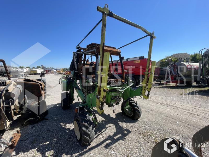 Tecnoma VITIS 480 T - Tractor de încălecat: Foto 2 Tecnoma VITIS 480 T - Tractor de încălecat: Foto 2