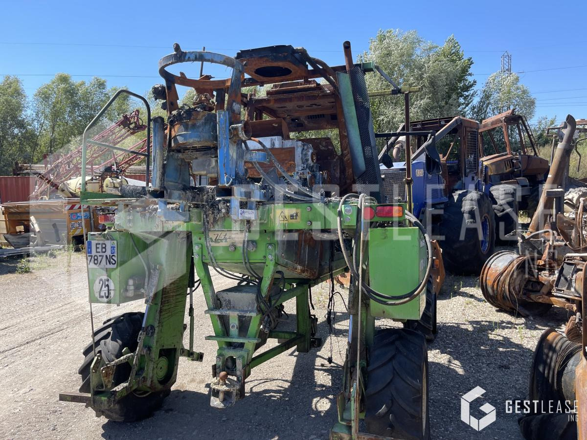 Tecnoma VITIS 480 T - Tractor de încălecat: Foto 4 Tecnoma VITIS 480 T - Tractor de încălecat: Foto 4
