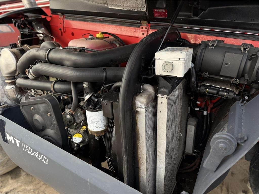 Stivuitor telescopic Manitou MT 1840 bucket + forks: Foto 20 Stivuitor telescopic Manitou MT 1840 bucket + forks: Foto 20