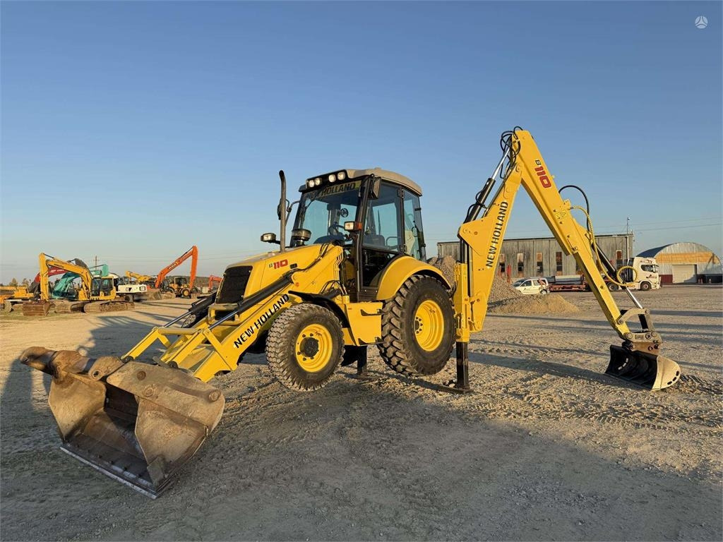 New Holland B 110-4PT , 2 quick couplers - Buldoexcavator: Foto 1 New Holland B 110-4PT , 2 quick couplers - Buldoexcavator: Foto 1
