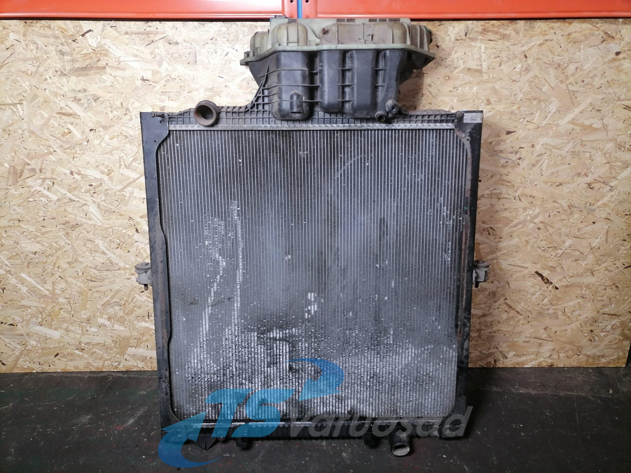 MAN Cooling radiator 81061016477 - Radiator pentru Camion: Foto 2 MAN Cooling radiator 81061016477 - Radiator pentru Camion: Foto 2