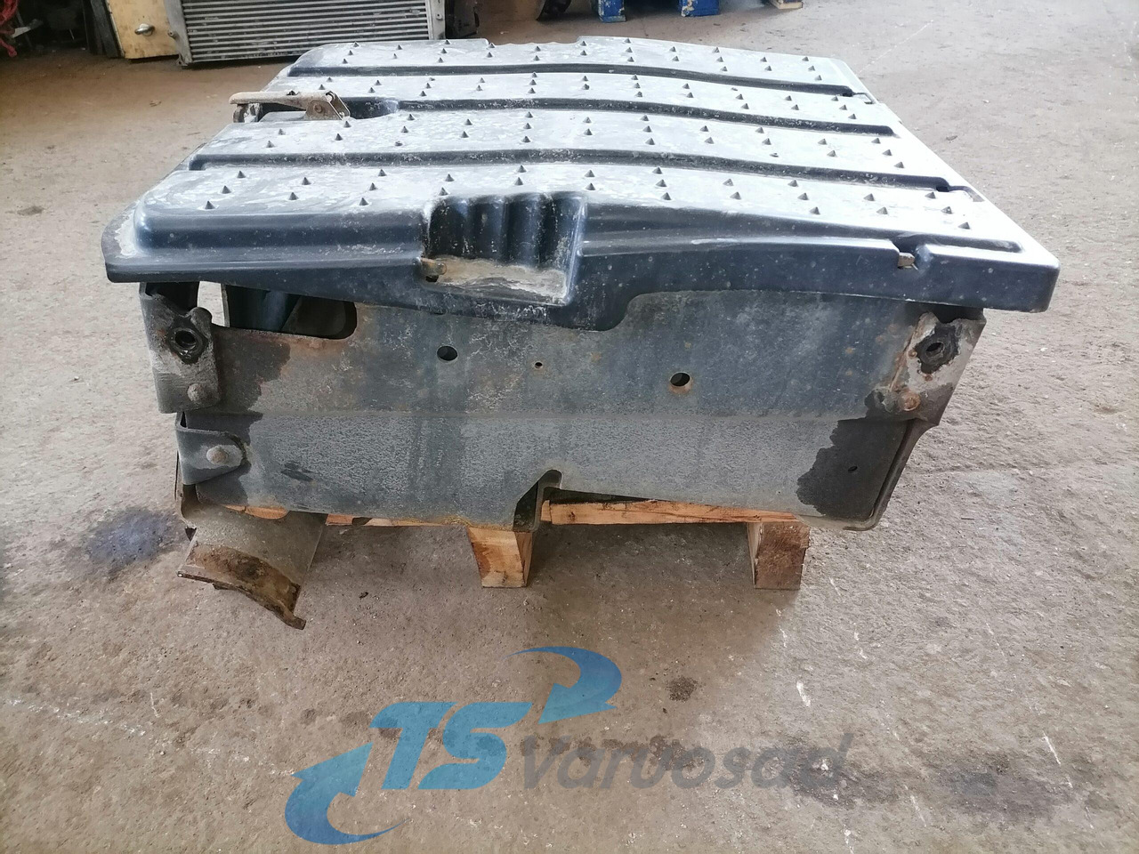 Mercedes-Benz Battery box A9304200268 - Acumulator pentru Camion: Foto 5 Mercedes-Benz Battery box A9304200268 - Acumulator pentru Camion: Foto 5