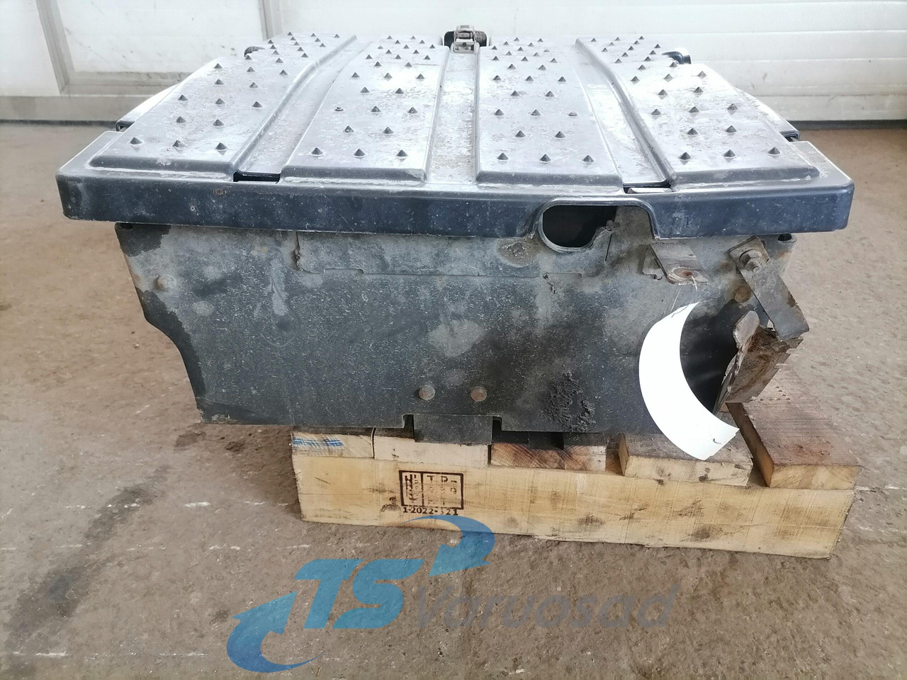 Mercedes-Benz Battery box A9304200268 - Acumulator pentru Camion: Foto 4 Mercedes-Benz Battery box A9304200268 - Acumulator pentru Camion: Foto 4