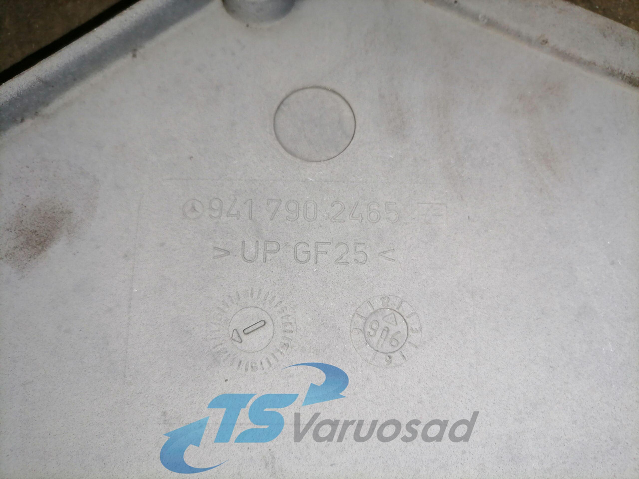 Mercedes-Benz Kabiini tuulesuunaja, ülemine parem A9417903365 - Aerodinamică/ Spoiler pentru Camion: Foto 3 Mercedes-Benz Kabiini tuulesuunaja, ülemine parem A9417903365 - Aerodinamică/ Spoiler pentru Camion: Foto 3