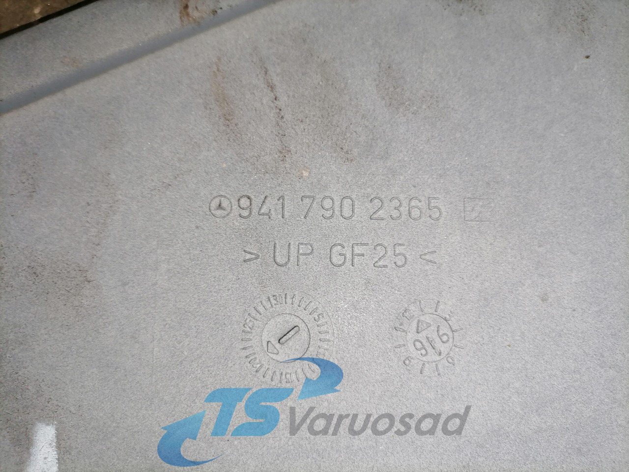 Mercedes-Benz Kabiini tuulesuunaja, ülemine vasak A9417902365 - Aerodinamică/ Spoiler pentru Camion: Foto 3 Mercedes-Benz Kabiini tuulesuunaja, ülemine vasak A9417902365 - Aerodinamică/ Spoiler pentru Camion: Foto 3