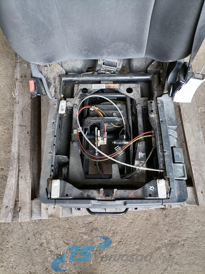 Renault Juhiiste 7485131006 - Scaun pentru Camion: Foto 5 Renault Juhiiste 7485131006 - Scaun pentru Camion: Foto 5