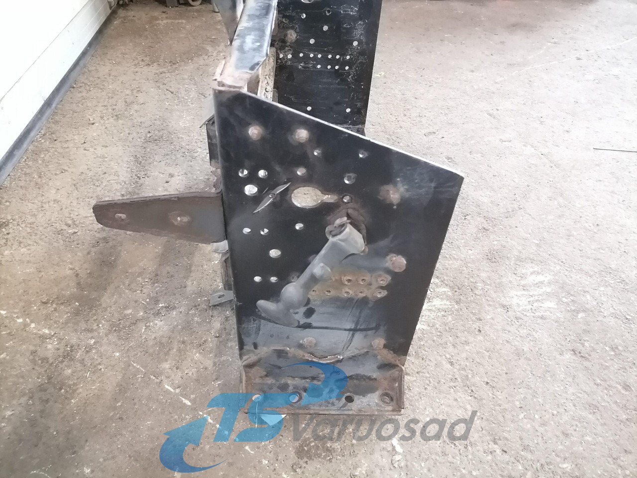 Volvo Battery box 82242391 - Acumulator pentru Camion: Foto 3 Volvo Battery box 82242391 - Acumulator pentru Camion: Foto 3