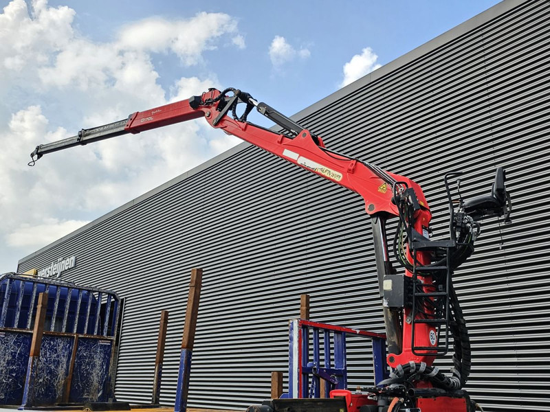 Scania G440 / RETARDER / 8x4 / PALFINGER-EPSILON CRANE - Camion platformă, Camion cu macara: Foto 3 Scania G440 / RETARDER / 8x4 / PALFINGER-EPSILON CRANE - Camion platformă, Camion cu macara: Foto 3