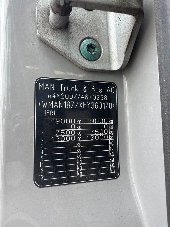 MAN 18.290 4X2 Koffer / Plane Top Zustand 8,30 Meter - Camion furgon: Foto 2 MAN 18.290 4X2 Koffer / Plane Top Zustand 8,30 Meter - Camion furgon: Foto 2