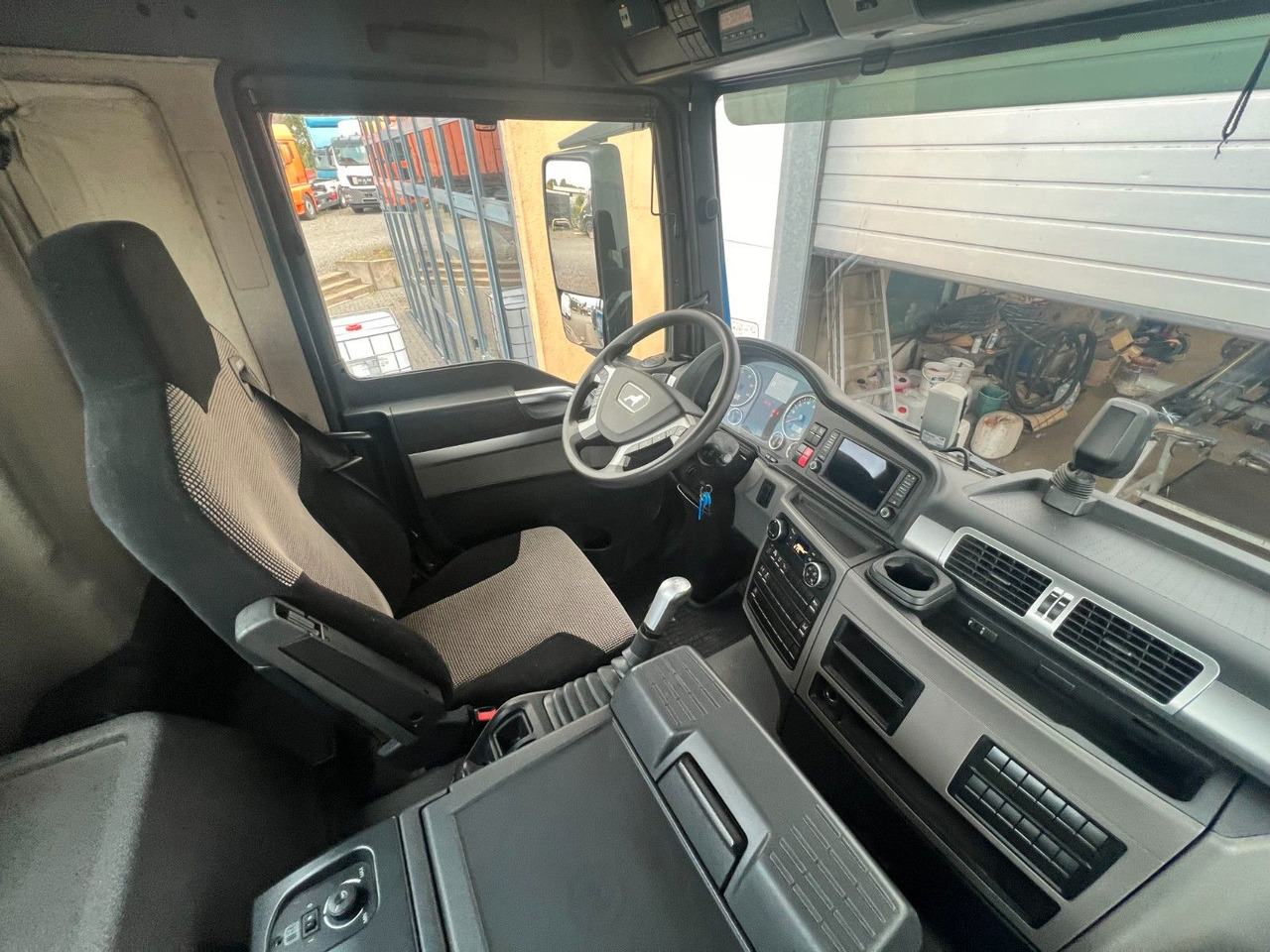 MAN 18.430 4X2 Meiller 3. Seitenkipper Top Zustand - Camion basculantă: Foto 5 MAN 18.430 4X2 Meiller 3. Seitenkipper Top Zustand - Camion basculantă: Foto 5