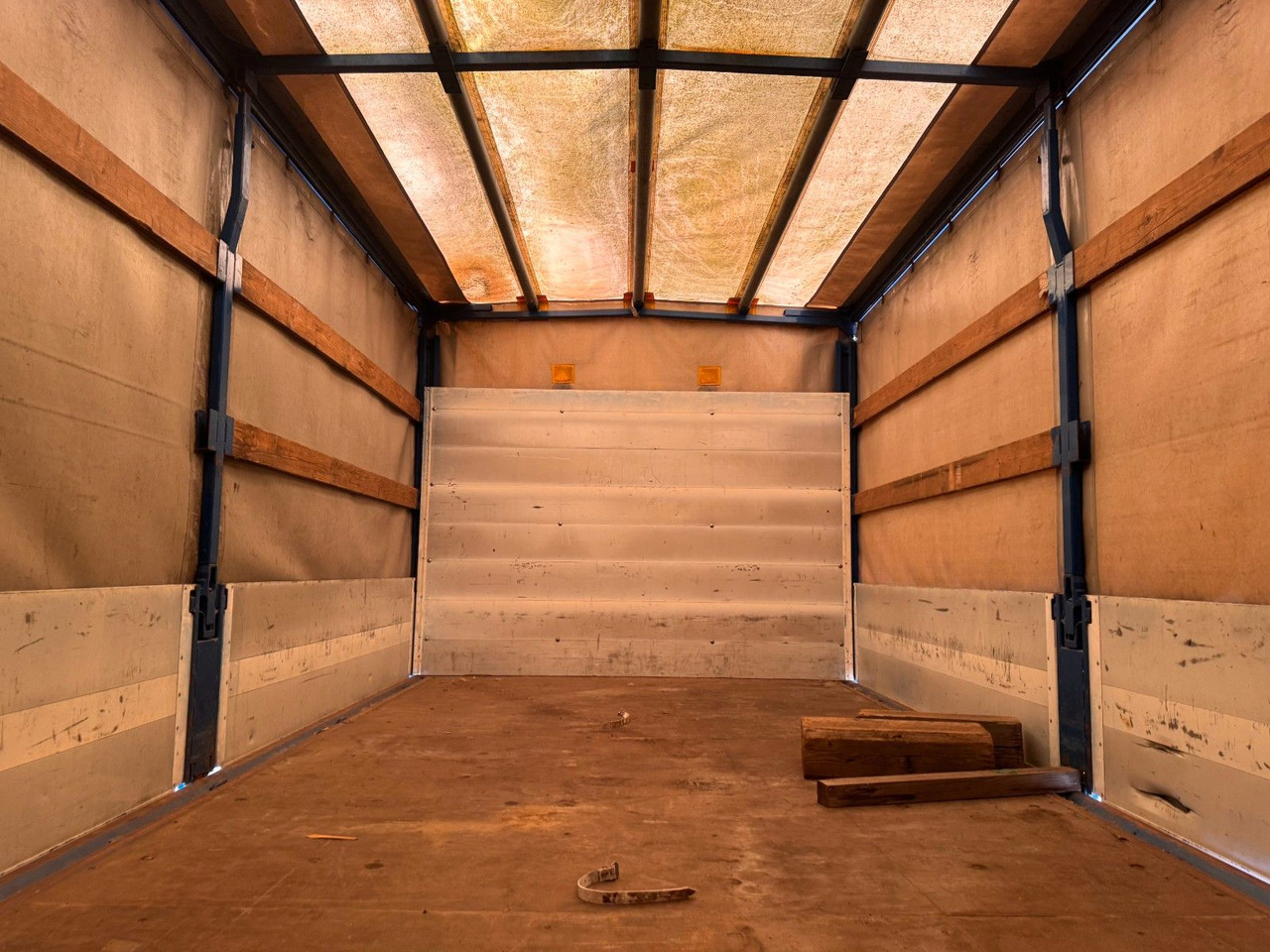 Autoutilitară cu prelată MAN 8.140 4X2 Pritsche Plane Original Km: Foto 11 Autoutilitară cu prelată MAN 8.140 4X2 Pritsche Plane Original Km: Foto 11