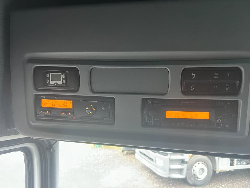 Mercedes-Benz 1324 4X2 Koffer Plane 6 to. Hebebühne Mercedes-Benz 1324 4X2 Koffer Plane 6 to. Hebebühne - Camion cu prelată: Foto 5 Mercedes-Benz 1324 4X2 Koffer Plane 6 to. Hebebühne Mercedes-Benz 1324 4X2 Koffer Plane 6 to. Hebebühne - Camion cu prelată: Foto 5