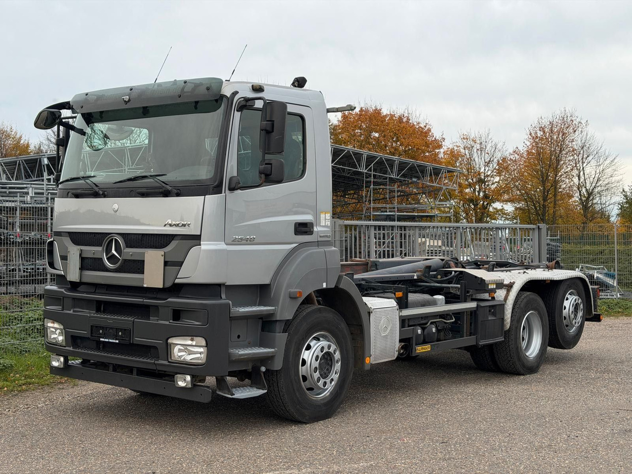 Mercedes-Benz 2540 L 6x2 Palfinger T20 mit hydr. Containerverr - Camion cu cârlig: Foto 1 Mercedes-Benz 2540 L 6x2 Palfinger T20 mit hydr. Containerverr - Camion cu cârlig: Foto 1