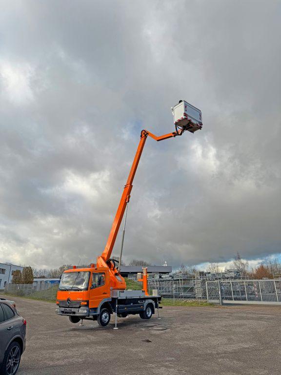 Mercedes-Benz 815 4x2 Hubarbeitsbühne Wumag 170 high 17 m Mercedes-Benz 815 4x2 Hubarbeitsbühne Wumag 170 high 17 m - Camion cu nacela, Autoutilitară: Foto 1 Mercedes-Benz 815 4x2 Hubarbeitsbühne Wumag 170 high 17 m Mercedes-Benz 815 4x2 Hubarbeitsbühne Wumag 170 high 17 m - Camion cu nacela, Autoutilitară: Foto 1