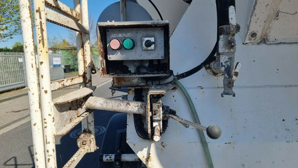 Müller-Mitteltal 2 Achs Betonmischauflieger Liebherr Müller-Mitteltal 2 Achs Betonmischauflieger Liebherr - Semiremorcă betonieră: Foto 5 Müller-Mitteltal 2 Achs Betonmischauflieger Liebherr Müller-Mitteltal 2 Achs Betonmischauflieger Liebherr - Semiremorcă betonieră: Foto 5