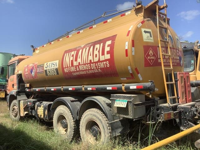 MAN 33.360-V20 - Camion cisternă: Foto 2 MAN 33.360-V20 - Camion cisternă: Foto 2