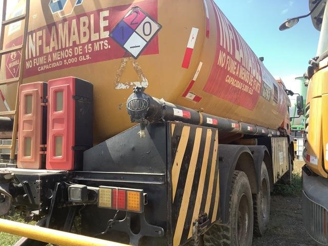 MAN 33.360-V20 - Camion cisternă: Foto 3 MAN 33.360-V20 - Camion cisternă: Foto 3