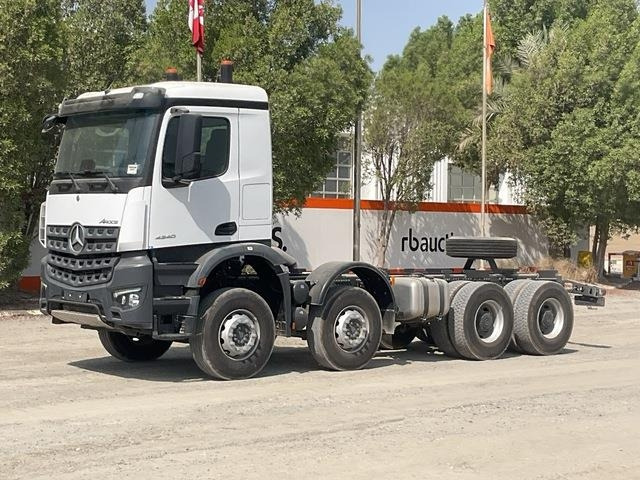 Mercedes-Benz Arocs 4240 - Camion şasiu: Foto 1 Mercedes-Benz Arocs 4240 - Camion şasiu: Foto 1
