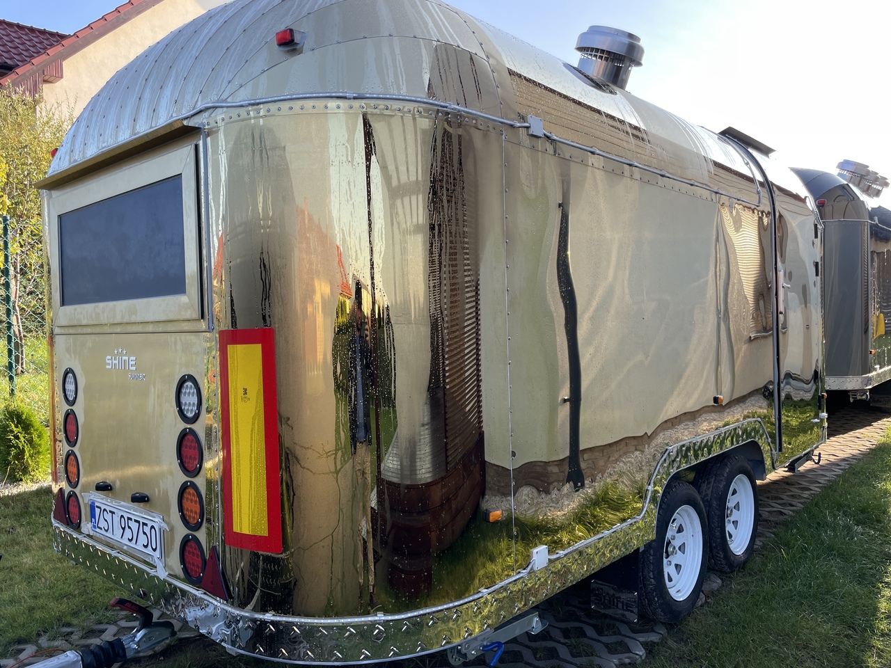 SHINE Summer S GOLD - Rulota comerciala: Foto 2 SHINE Summer S GOLD - Rulota comerciala: Foto 2