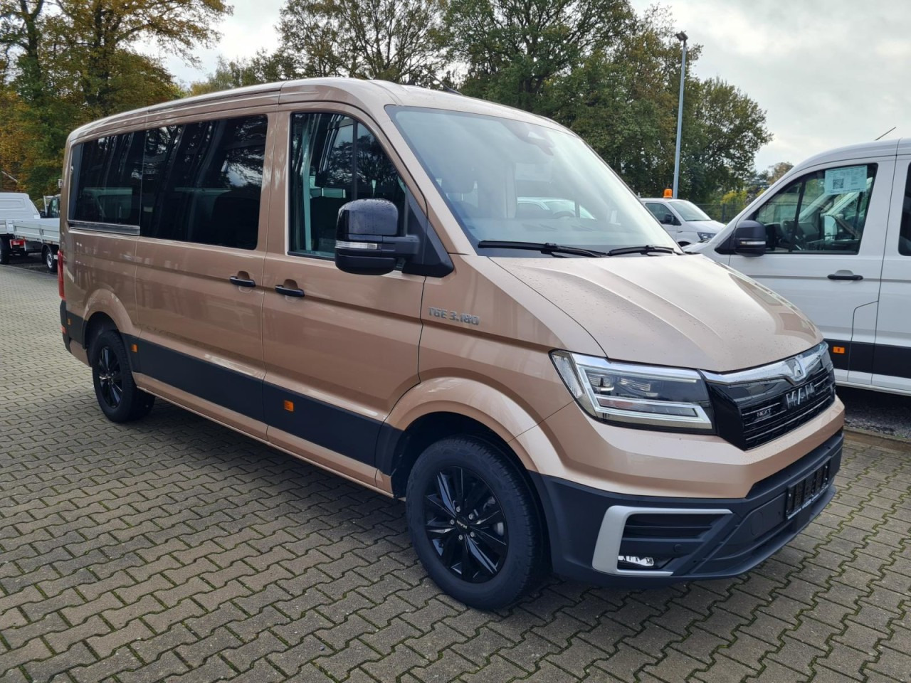 MAN Man TGE 3.180 TDi Kombi 9 Sitze ALU KAMERA LED LEDER Sonderumbau - Microbuz, Transport persoane: Foto 3 MAN Man TGE 3.180 TDi Kombi 9 Sitze ALU KAMERA LED LEDER Sonderumbau - Microbuz, Transport persoane: Foto 3