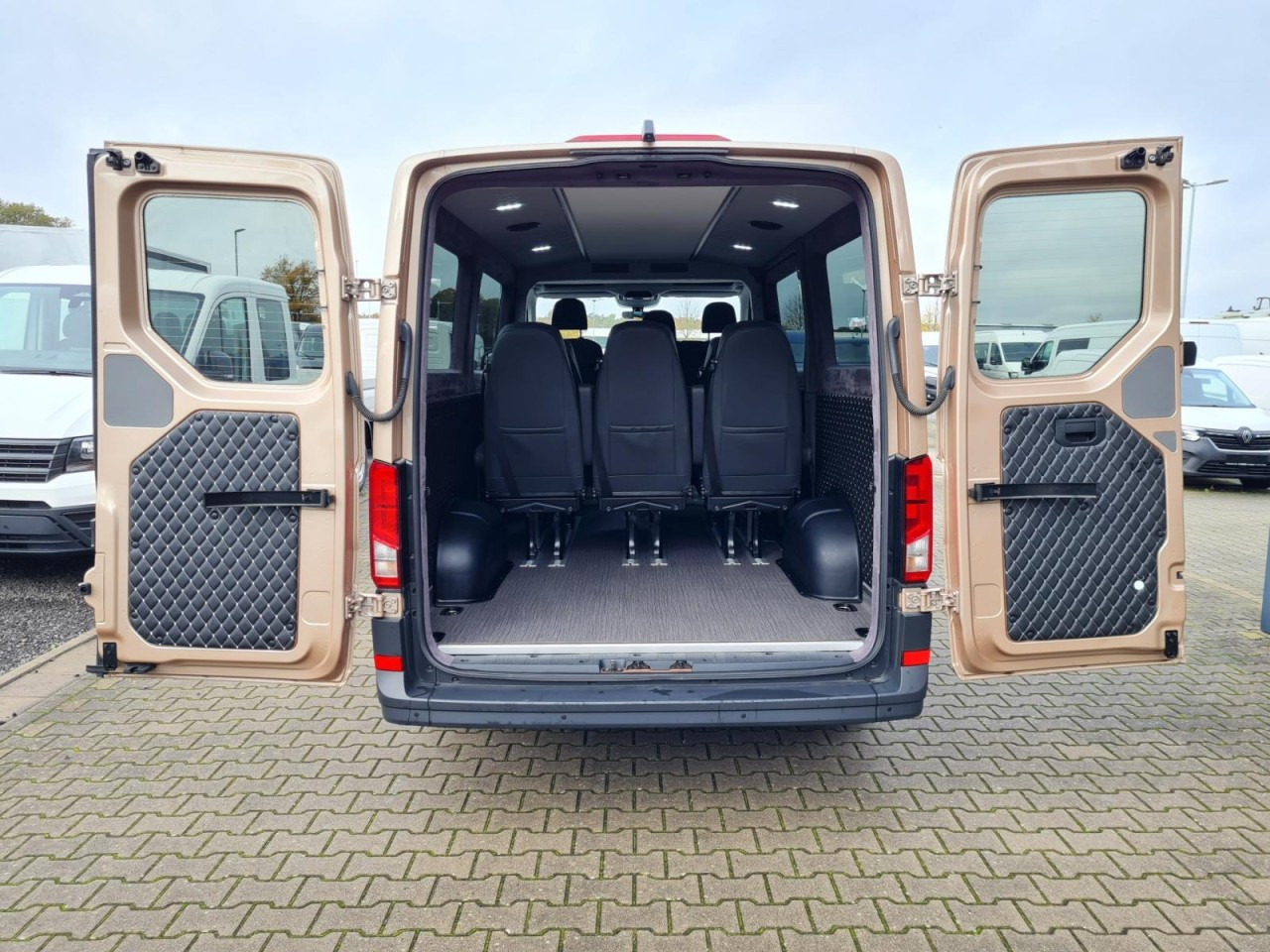 MAN Man TGE 3.180 TDi Kombi 9 Sitze ALU KAMERA LED LEDER Sonderumbau - Microbuz, Transport persoane: Foto 5 MAN Man TGE 3.180 TDi Kombi 9 Sitze ALU KAMERA LED LEDER Sonderumbau - Microbuz, Transport persoane: Foto 5