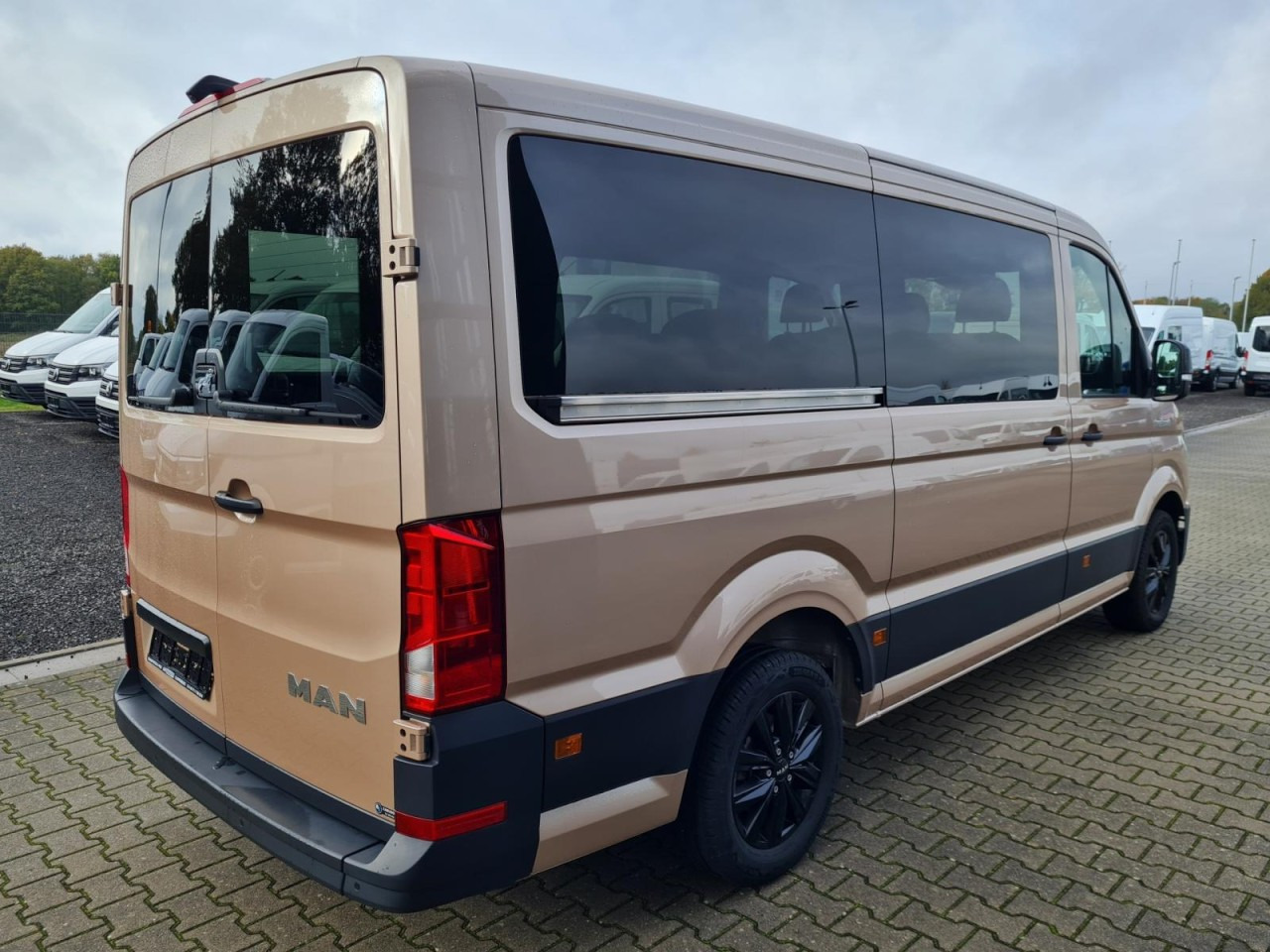 MAN Man TGE 3.180 TDi Kombi 9 Sitze ALU KAMERA LED LEDER Sonderumbau - Microbuz, Transport persoane: Foto 4 MAN Man TGE 3.180 TDi Kombi 9 Sitze ALU KAMERA LED LEDER Sonderumbau - Microbuz, Transport persoane: Foto 4