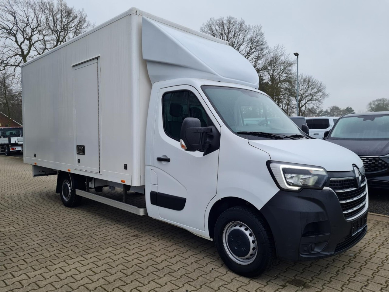 Renault Master 3.5t Möbel Koffer mit 10 Pal. Plätze TEMPOMAT - Autoutilitară box: Foto 3 Renault Master 3.5t Möbel Koffer mit 10 Pal. Plätze TEMPOMAT - Autoutilitară box: Foto 3