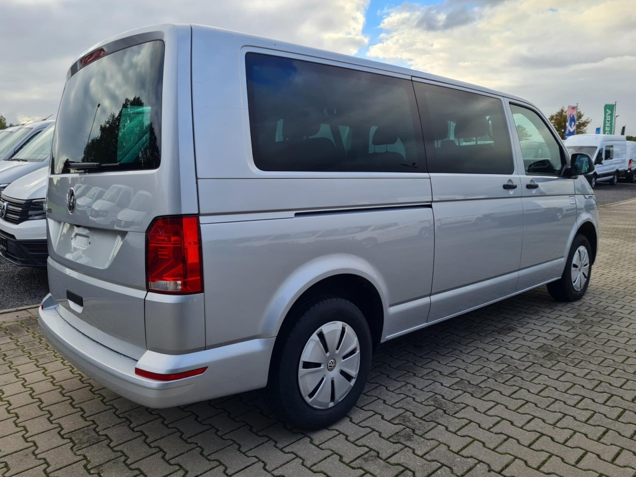VW Volkswagen T6.1 Caravelle TDI lang 9 Sitzer 2 Schiebetüren Trendl. - Microbuz, Transport persoane: Foto 4 VW Volkswagen T6.1 Caravelle TDI lang 9 Sitzer 2 Schiebetüren Trendl. - Microbuz, Transport persoane: Foto 4