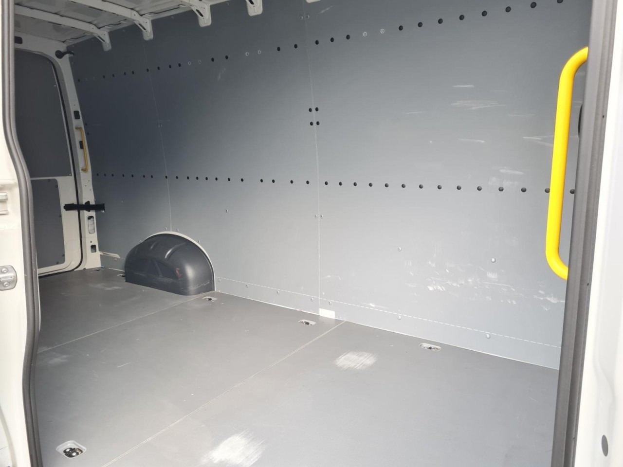 Volkswagen Crafter 35 Kasten L4H3 AG AHK ERGO LED PDC TEMPOMAT - Dubă: Foto 2 Volkswagen Crafter 35 Kasten L4H3 AG AHK ERGO LED PDC TEMPOMAT - Dubă: Foto 2