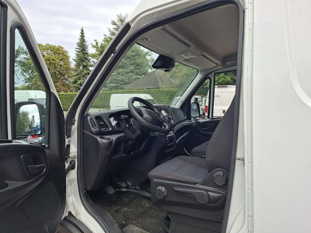 Iveco Daily 35S16A8V KLIMA*RADIO* în leasing Iveco Daily 35S16A8V KLIMA*RADIO*: Foto 11 Iveco Daily 35S16A8V KLIMA*RADIO* în leasing Iveco Daily 35S16A8V KLIMA*RADIO*: Foto 11
