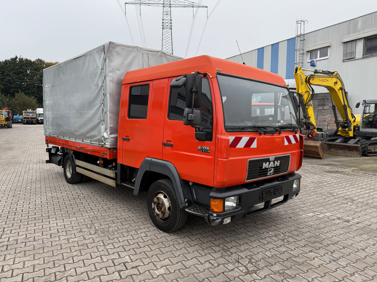 MAN 8.174 Pritsche+Plane+Ladebordwand DOKA L2000 - Camion cu prelată: Foto 3 MAN 8.174 Pritsche+Plane+Ladebordwand DOKA L2000 - Camion cu prelată: Foto 3