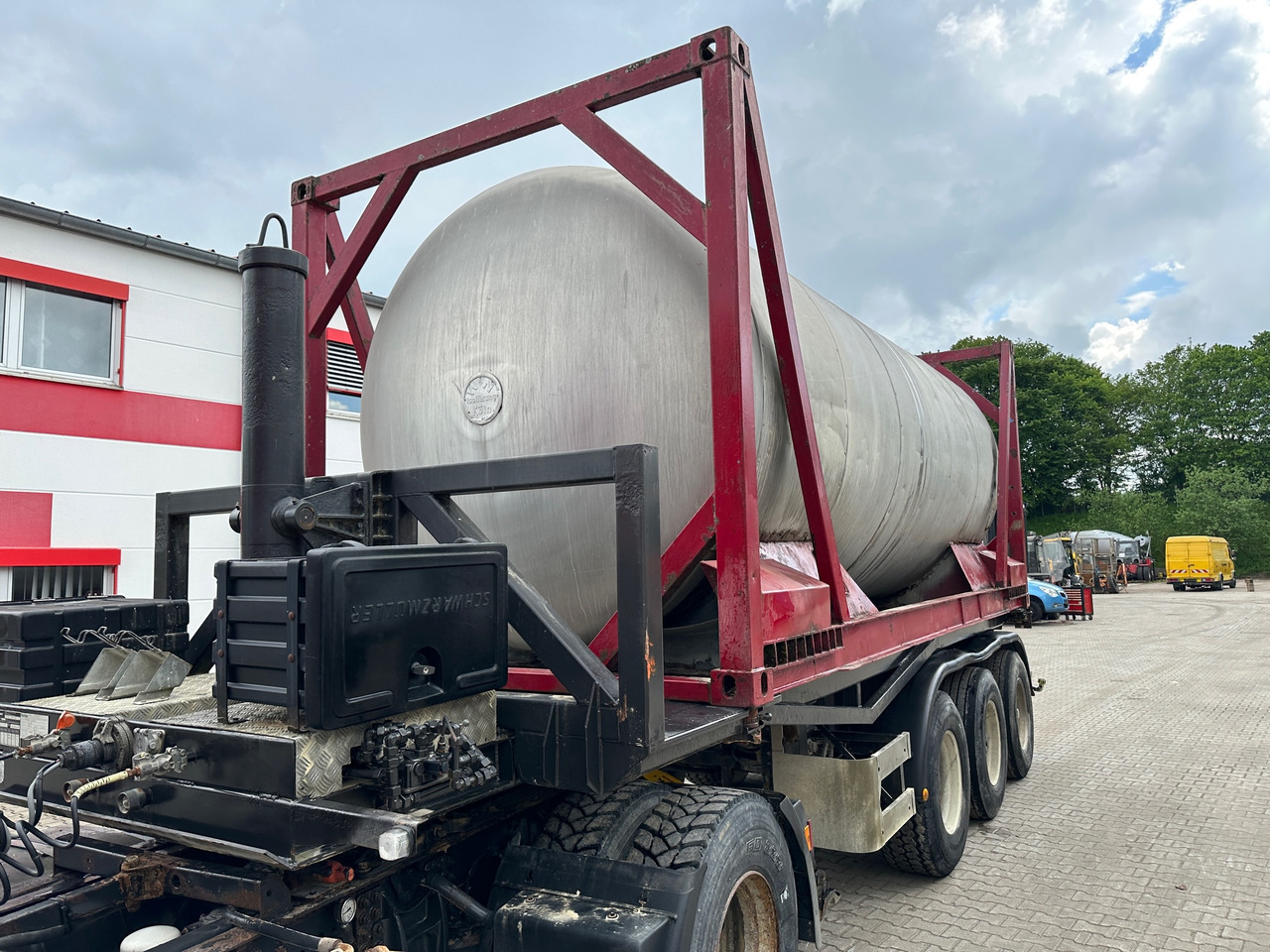 Schmidt CKSA 10/22-20 20 ft Containerkippchassis mit Lebensmitteltank - Semiremorcă basculantă: Foto 3 Schmidt CKSA 10/22-20 20 ft Containerkippchassis mit Lebensmitteltank - Semiremorcă basculantă: Foto 3