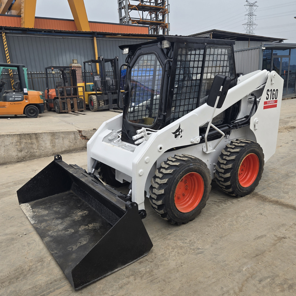 BOBCAT S160 - Mini încărcător: Foto 1 BOBCAT S160 - Mini încărcător: Foto 1