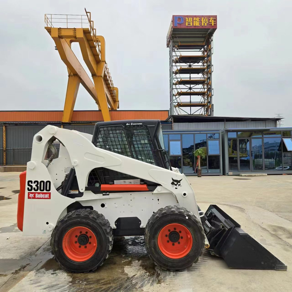 BOBCAT S300 - Mini încărcător: Foto 4 BOBCAT S300 - Mini încărcător: Foto 4