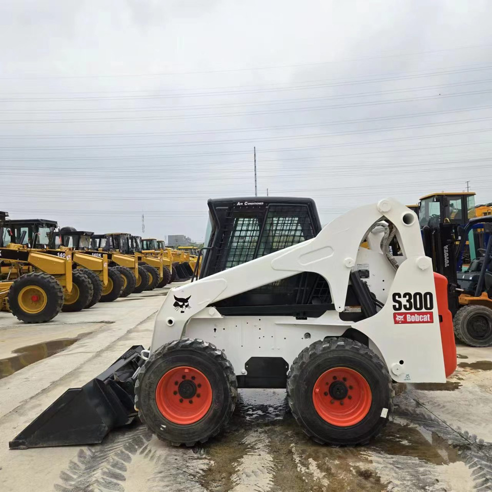 BOBCAT S300 - Mini încărcător: Foto 3 BOBCAT S300 - Mini încărcător: Foto 3