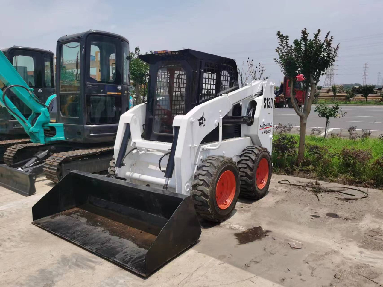 Bobcat S130 - Mini încărcător: Foto 3 Bobcat S130 - Mini încărcător: Foto 3