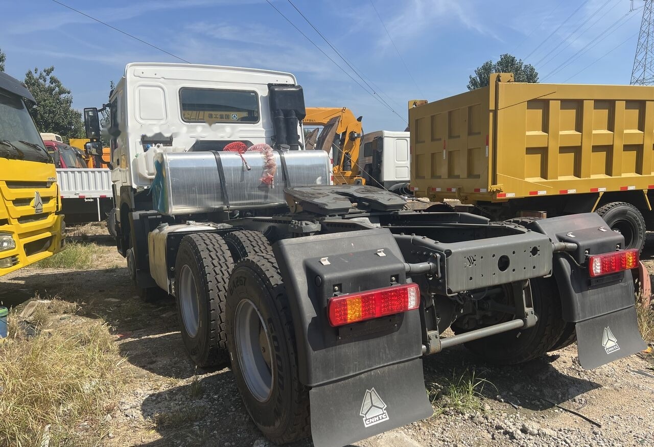 Howo 6x4 - Cap tractor: Foto 2 Howo 6x4 - Cap tractor: Foto 2