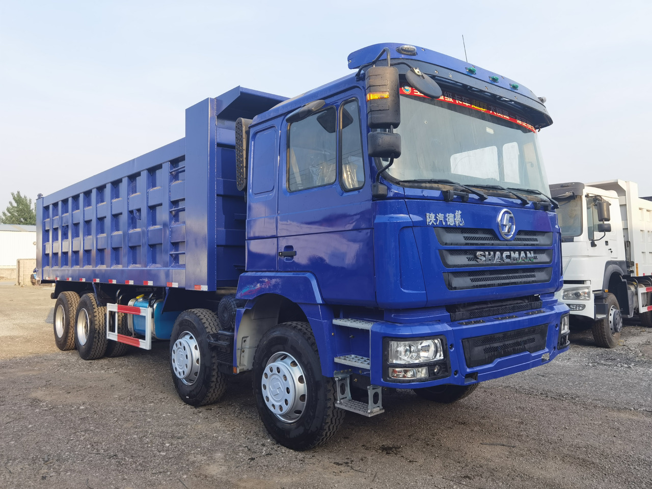 SHACMAN 8*4 Dump truck - Camion basculantă: Foto 2 SHACMAN 8*4 Dump truck - Camion basculantă: Foto 2